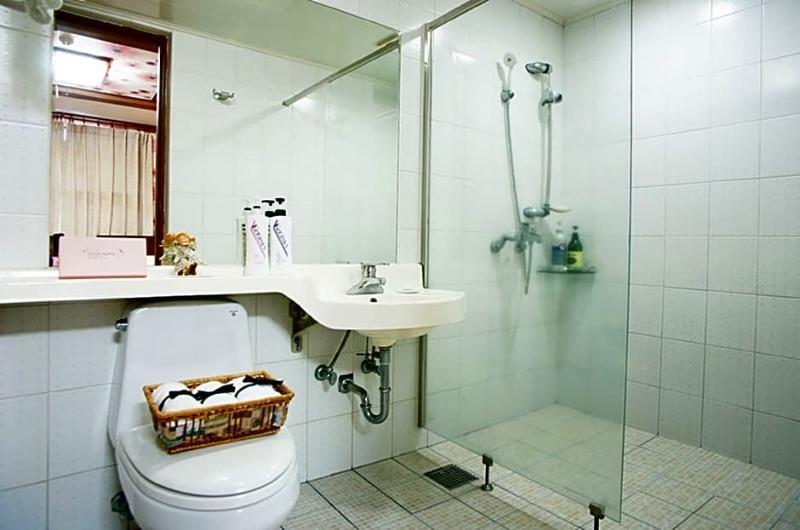 Trevi Hotel جيجو المظهر الخارجي الصورة